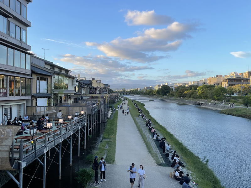 京都 四条大橋から見た鴨川の風景