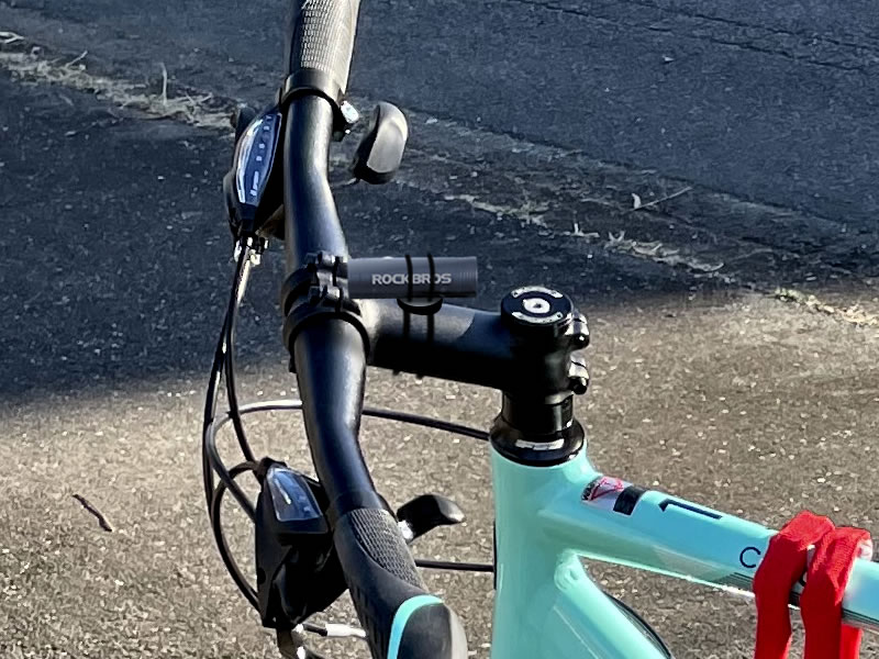 BIANCHI C-SPORT 1 のハンドル部分