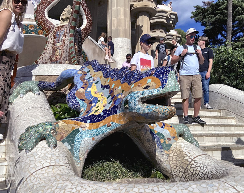 バルセロナ グエル公園のカラフルなトカゲのオブジェ