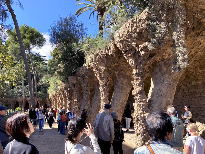 バルセロナ グエル公園のアーケードの風景