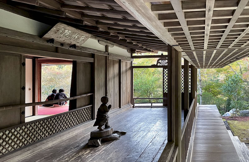 栂尾山 高山寺 石水院の濡れ縁から見た景観