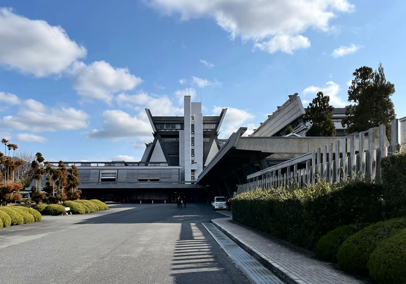 国立京都国際会館を正面から見た風景