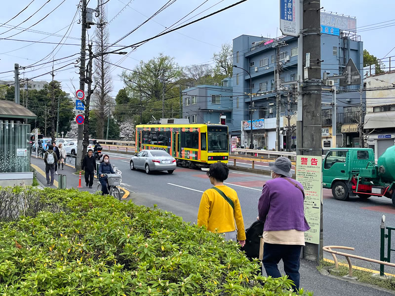 飛鳥山モノレール（あすかパークレール）乗り場前の風景