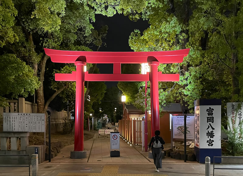 深川八幡（富岡八幡宮）の鳥居前の風景