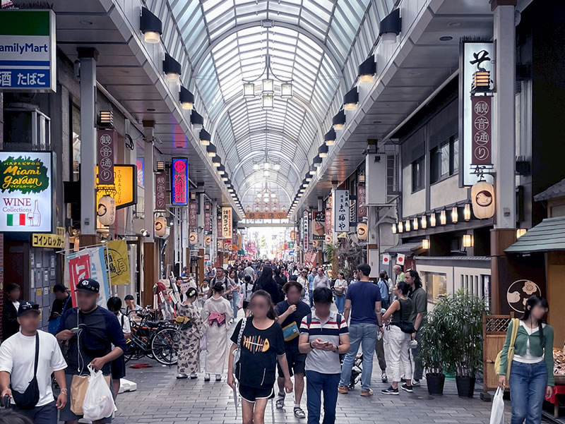 浅草観音通りの風景