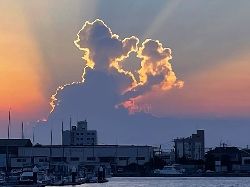 船橋港親水公園から見た夕暮れの雲