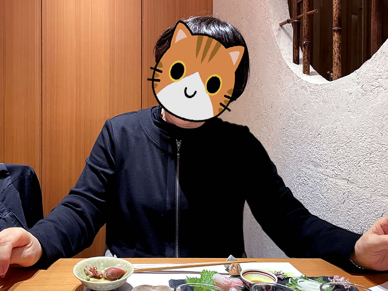 谷中 和食店 甚三紅（じんざもみ）で食事する妻
